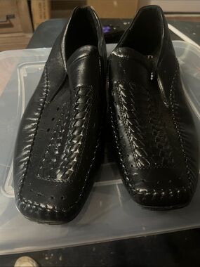 Evergreen men's  black leather slip-on loafers feature a distinctive woven panel
